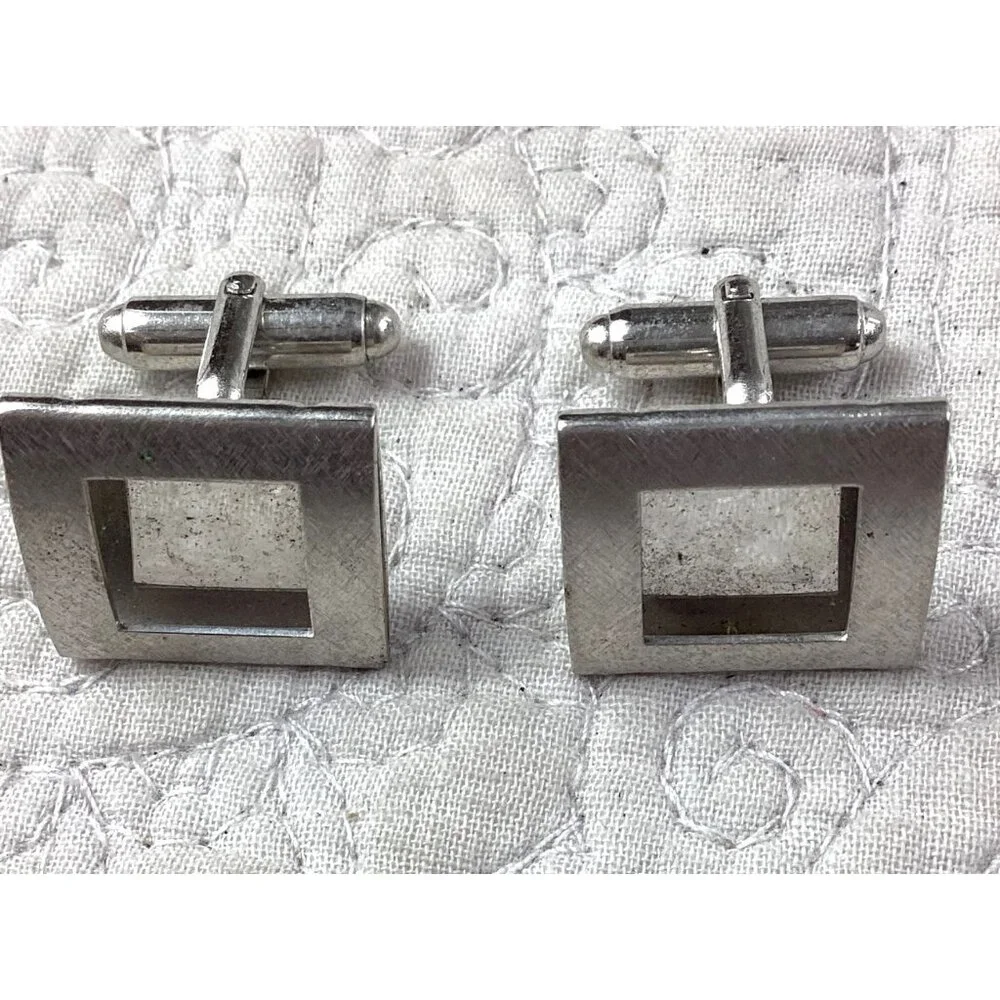 4 pairs of Vintage Gold & Silver Tone Cufflinks & 2 Tie Clips